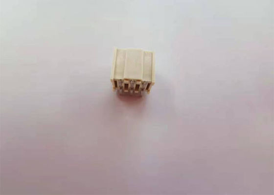 2.54mm رقاقة 2 * 3P SMT W / T سلك مزلاج إلى لوحة الموصل W / O قطع النحاس